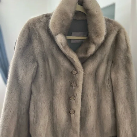 Gorgeous light grey Mink jacket perfect conditions from Paris - Picture 5 of 16